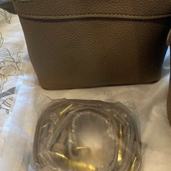 NWOT Tan Vegan Leather Bucket Bag - Picture 6 of 13
